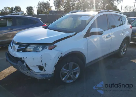 2015 Toyota Rav4 Xle z USA, uszkodzony, nr VIN JTMWFREV2FD056668